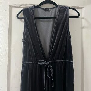 Storia Black Velvet Sleeveless Jumpsuit
